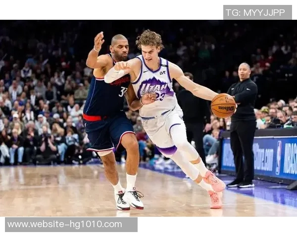 快船逆转胜利泰伦卢与小卡联手展现绝佳战术与实力